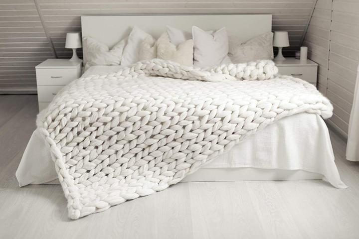 Cozy Knitted Blanket in 80x100 cm and 100x120 cm – A Chic Home Essential for Autumn and Winter