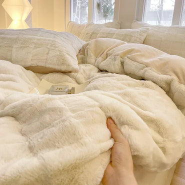 Cozy Faux Fur Duvet with Comforting Pattern for Your Bedroom
