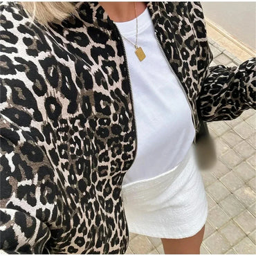 Stylish Leopard Print Bomber Jacket in Luxurious Fabric – Women's Fashion