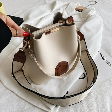 Stylish Leather Shoulder Bag - BellaViva