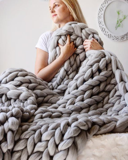Soft and Elegant Woven Blanket for Sofa Accents