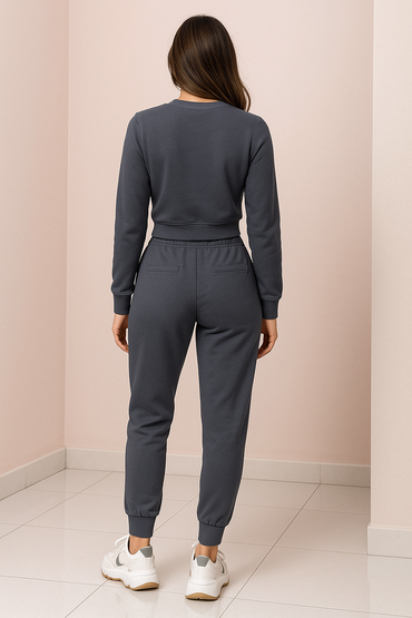 Comfortable Women's Two-Piece Tracksuit with Cropped Sweater Design