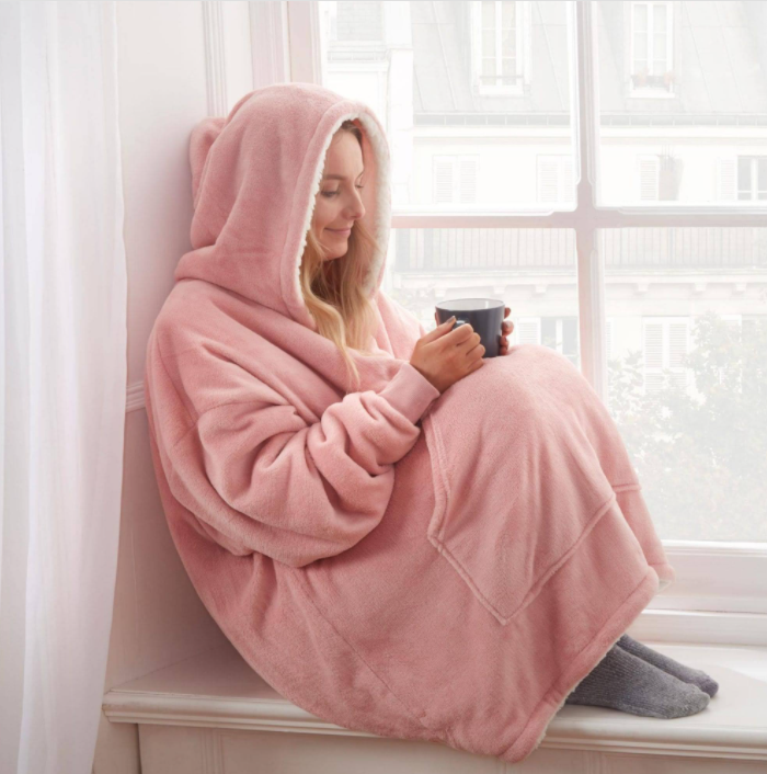 Snug Fleece Hoodie Blanket - Ideal for Winter Comfort