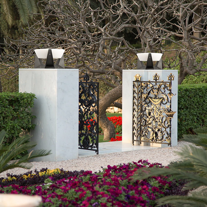 Landinglight | Stylish Solar-Powered Outdoor Lantern