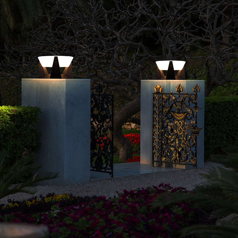 Landinglight | Stylish Solar-Powered Outdoor Lantern