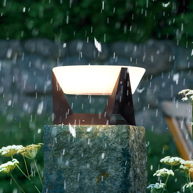Landinglight | Stylish Solar-Powered Outdoor Lantern