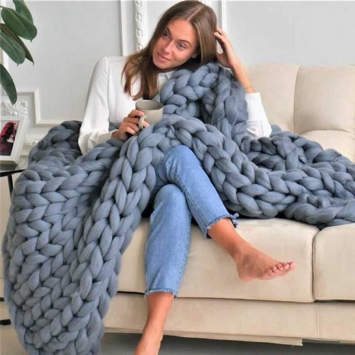 Cozy Knitted Blanket in 80x100 cm and 100x120 cm – A Chic Home Essential for Autumn and Winter