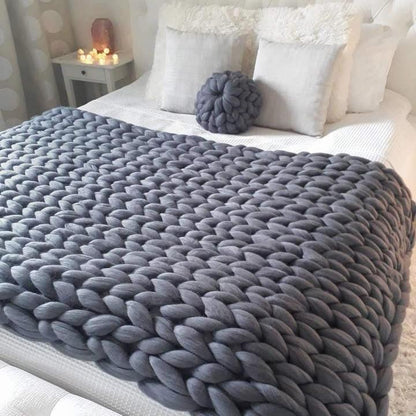 Cozy Knitted Blanket in 80x100 cm and 100x120 cm – A Chic Home Essential for Autumn and Winter
