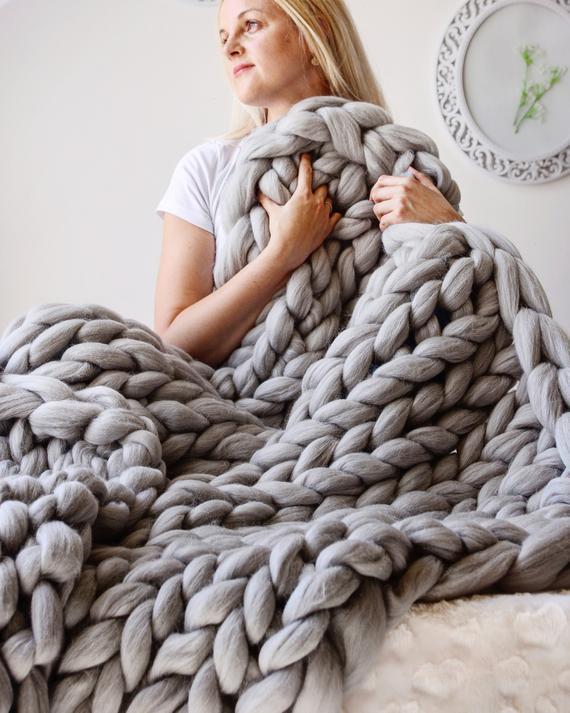 Cozy Knitted Blanket in 80x100 cm and 100x120 cm – A Chic Home Essential for Autumn and Winter