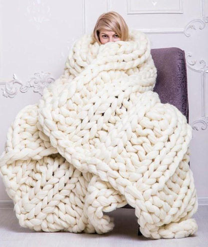 Cozy Knitted Blanket in 80x100 cm and 100x120 cm – A Chic Home Essential for Autumn and Winter