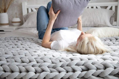 Cozy Knitted Blanket in 80x100 cm and 100x120 cm – A Chic Home Essential for Autumn and Winter