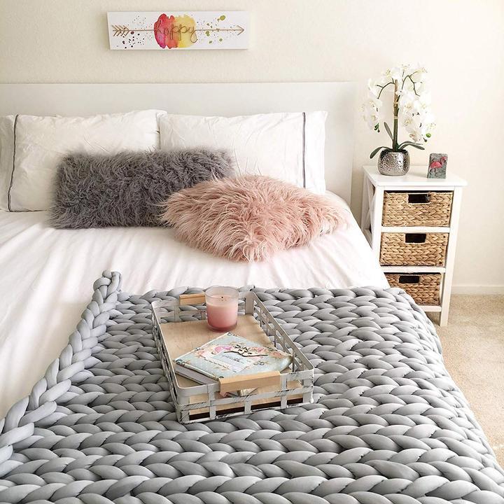 Cozy Knitted Blanket in 80x100 cm and 100x120 cm – A Chic Home Essential for Autumn and Winter