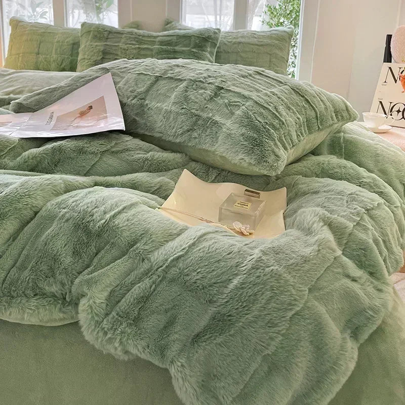 Cozy Faux Fur Duvet with Comforting Pattern for Your Bedroom