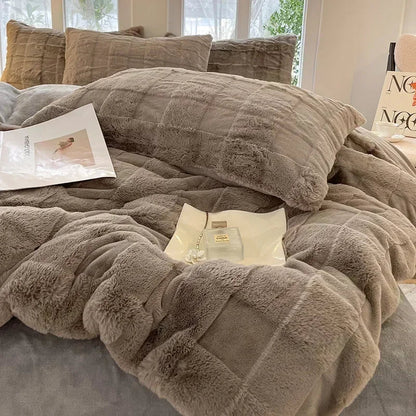 Cozy Faux Fur Duvet with Comforting Pattern for Your Bedroom