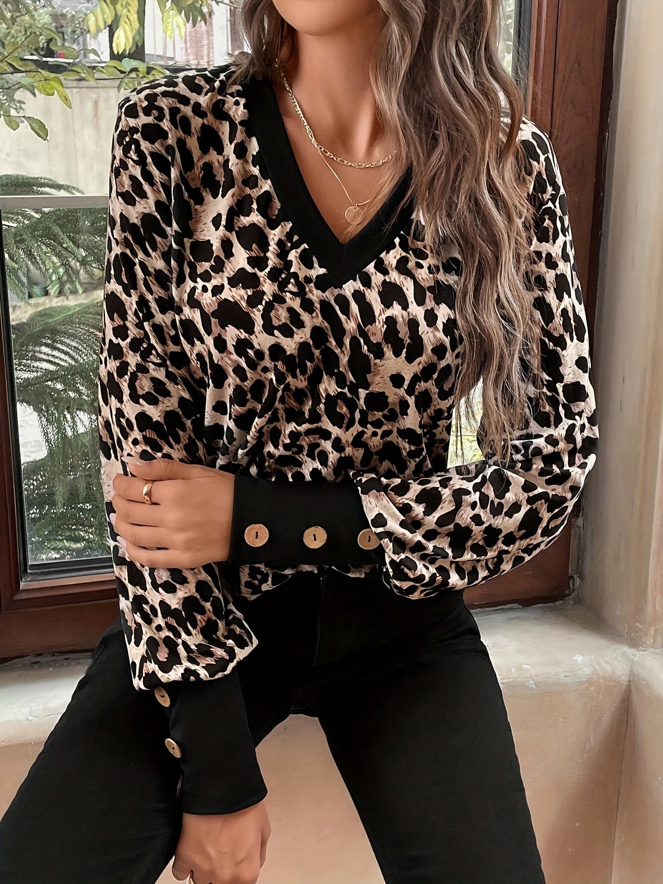 Fay | Women's Casual V-Neck Sweatshirt Featuring Lion Print