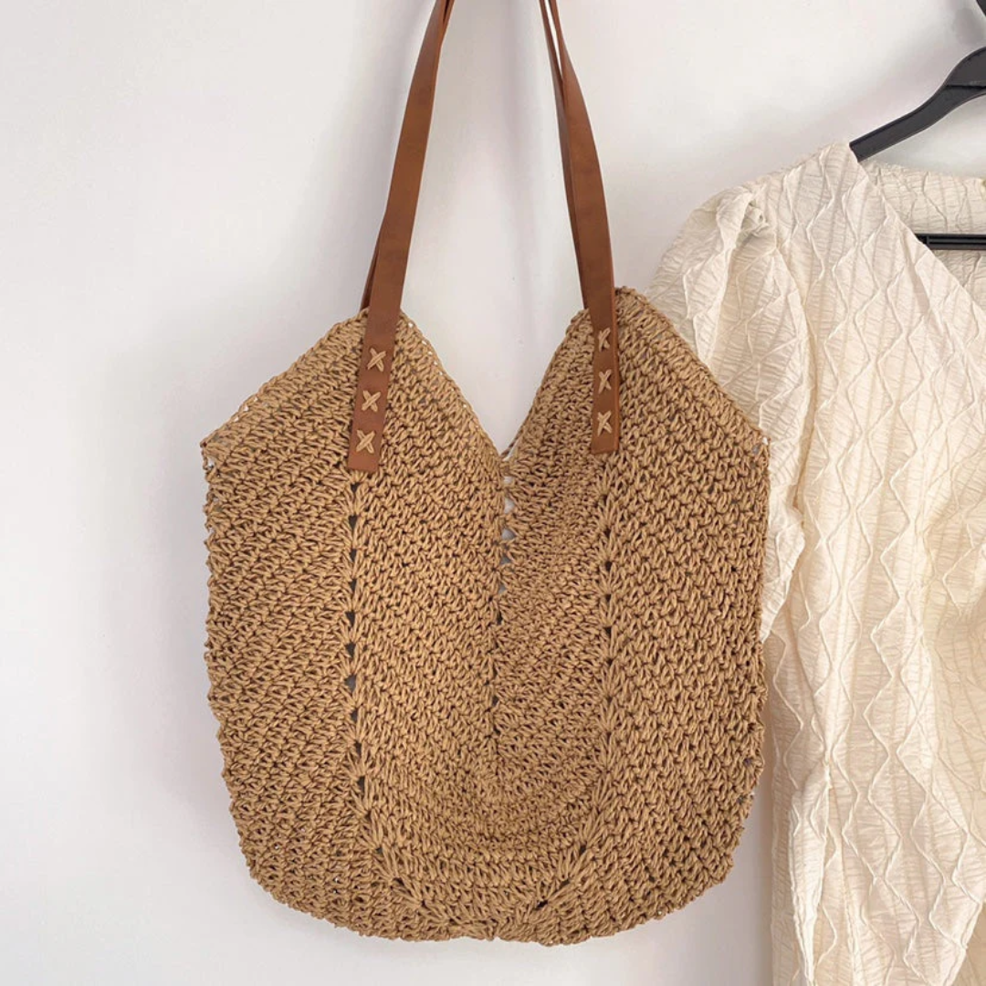 Chic Women's Shoulder Bag - BreezeWoven