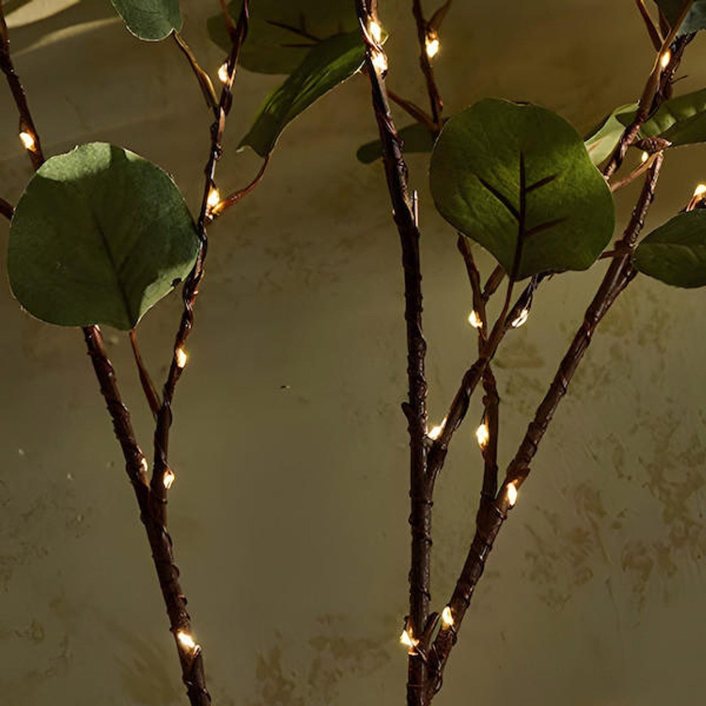 GlowBranch - Enchanting LED Branch for a Dreamy Ambiance