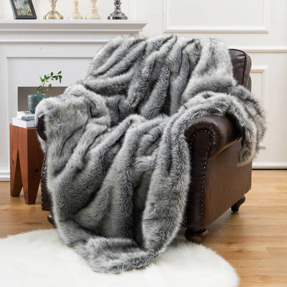 Elegant Soft Faux Fur Throw Blanket - Luxurious Comfort